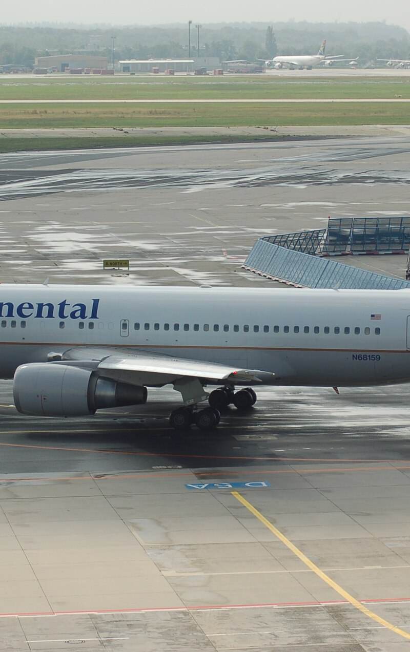 N68159 - Twin-engine aircraft