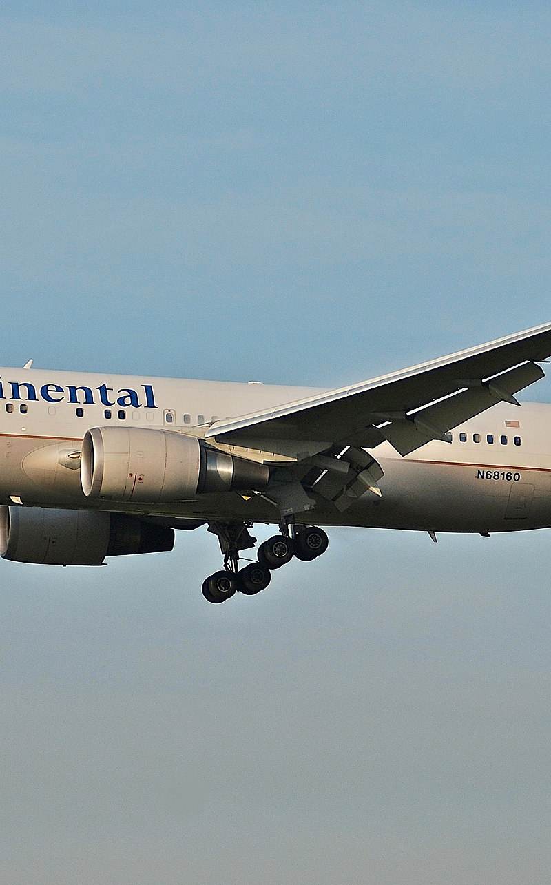 N68160 - Twin-engine aircraft