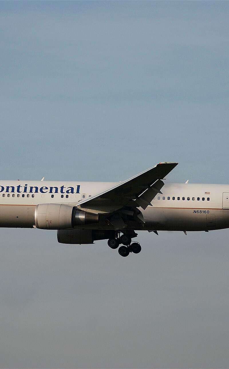 N68160 - Twin-engine aircraft