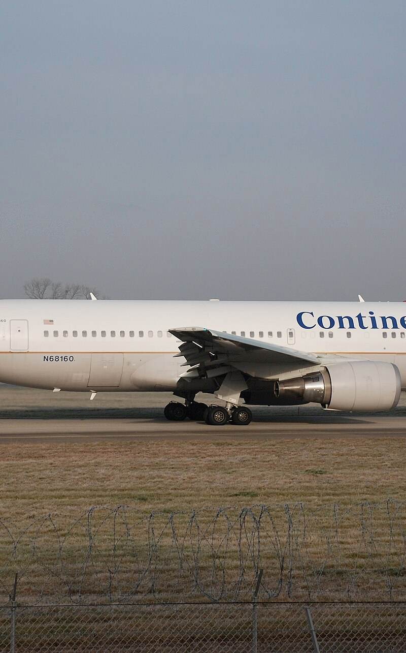 N68160 - Twin-engine aircraft