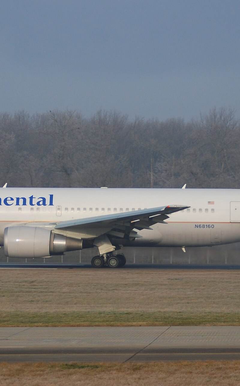 N68160 - Twin-engine aircraft