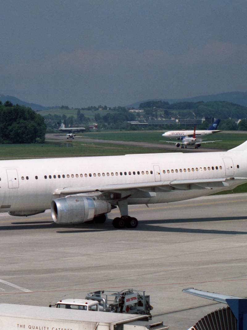 N68173 - Twin-engine aircraft