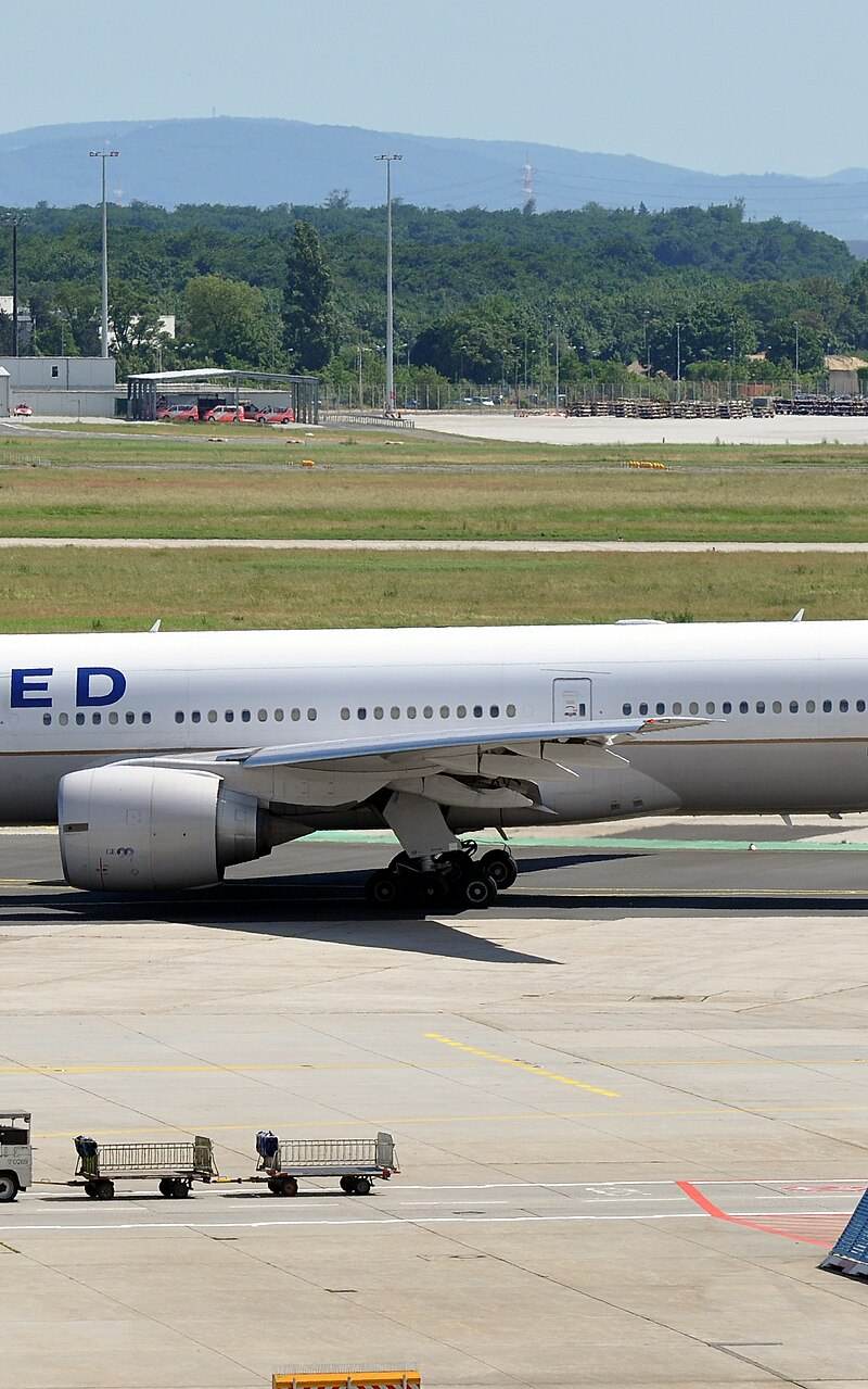 N69020 - Twin-engine aircraft