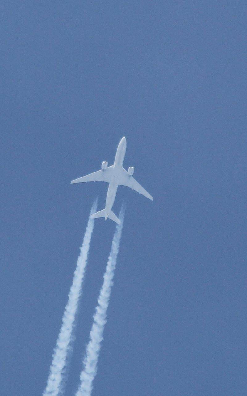 N69020 - Twin-engine aircraft