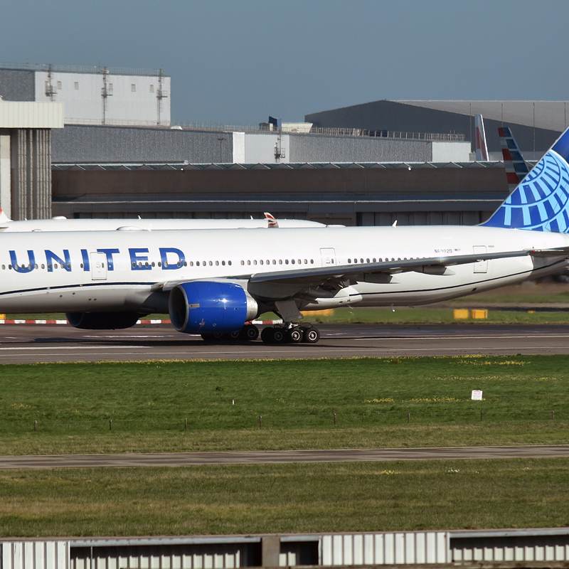 N69020 - Twin-engine aircraft