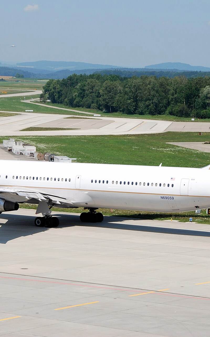N69059 - Twin-engine aircraft