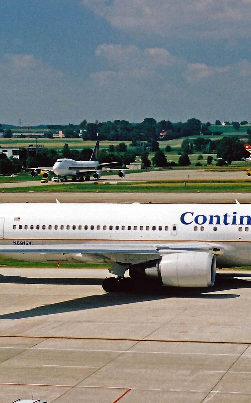N69154 - Twin-engine aircraft