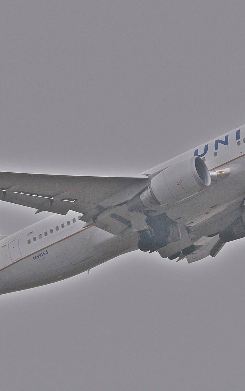 N69154 - Twin-engine aircraft
