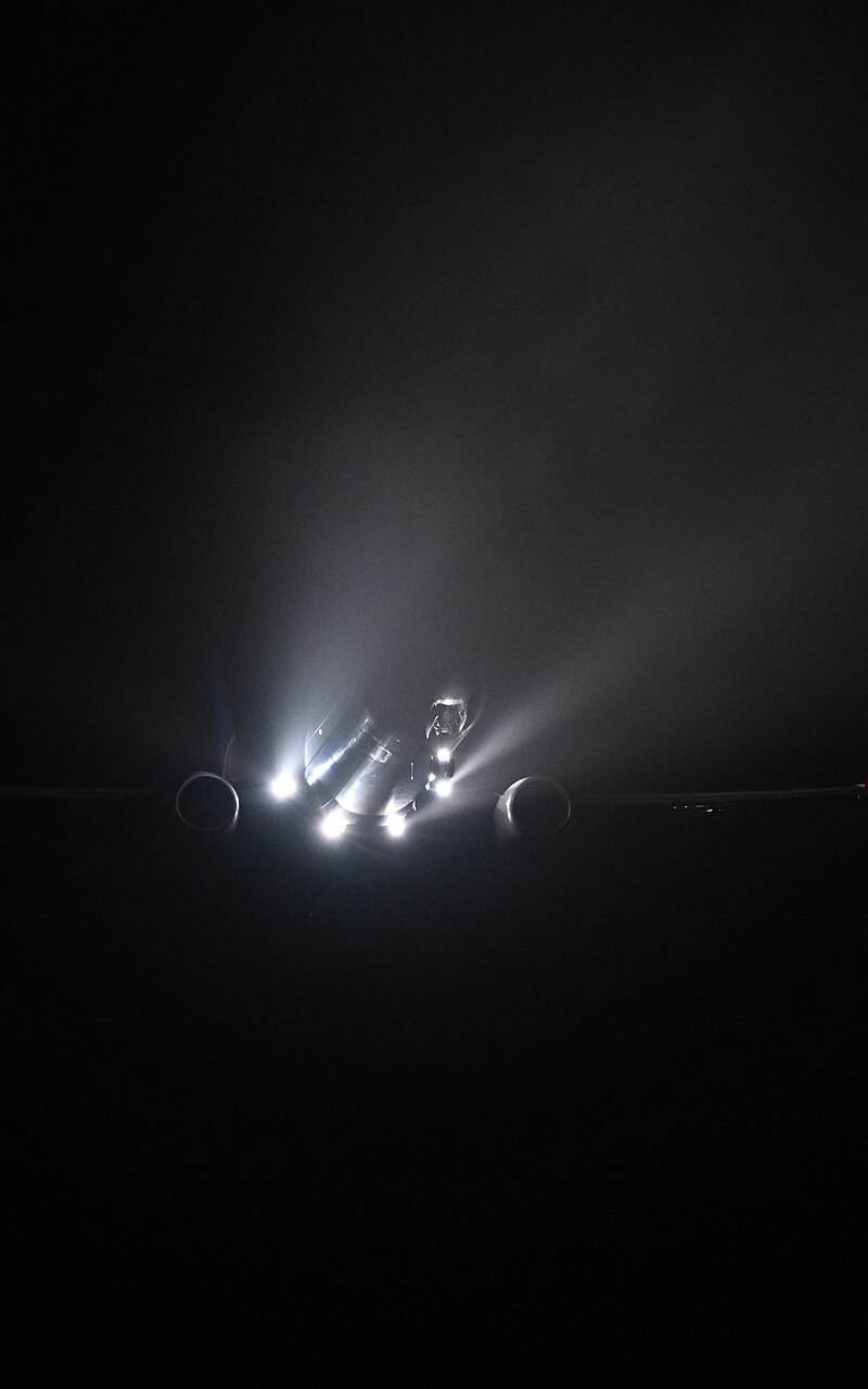 N69833 - Twin-engine aircraft