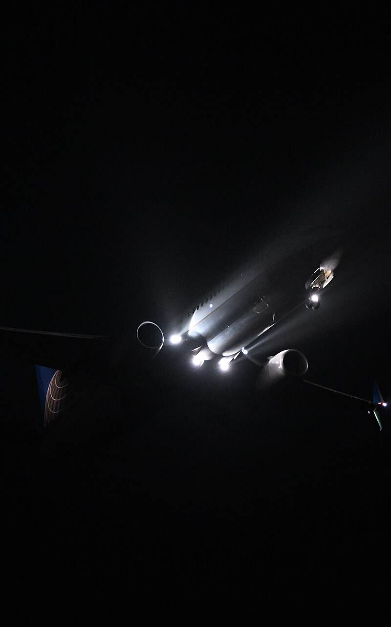 N69833 - Twin-engine aircraft