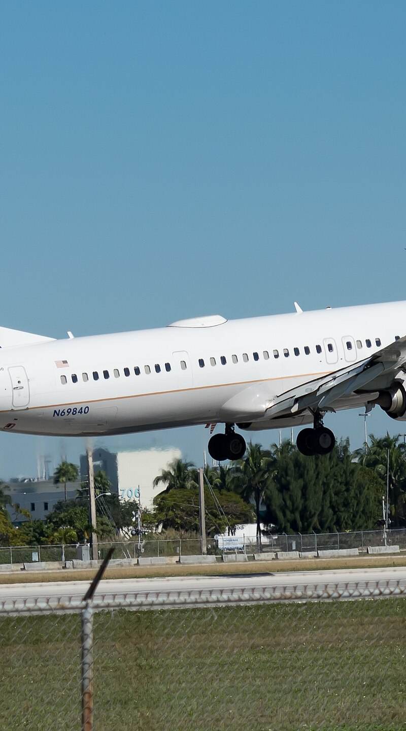N69840 - Twin-engine aircraft