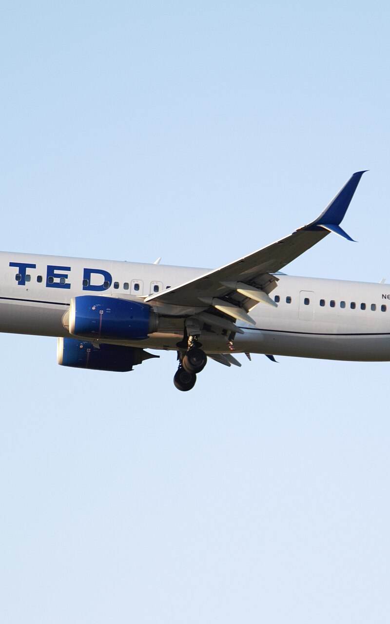 N69888 - Twin-engine aircraft