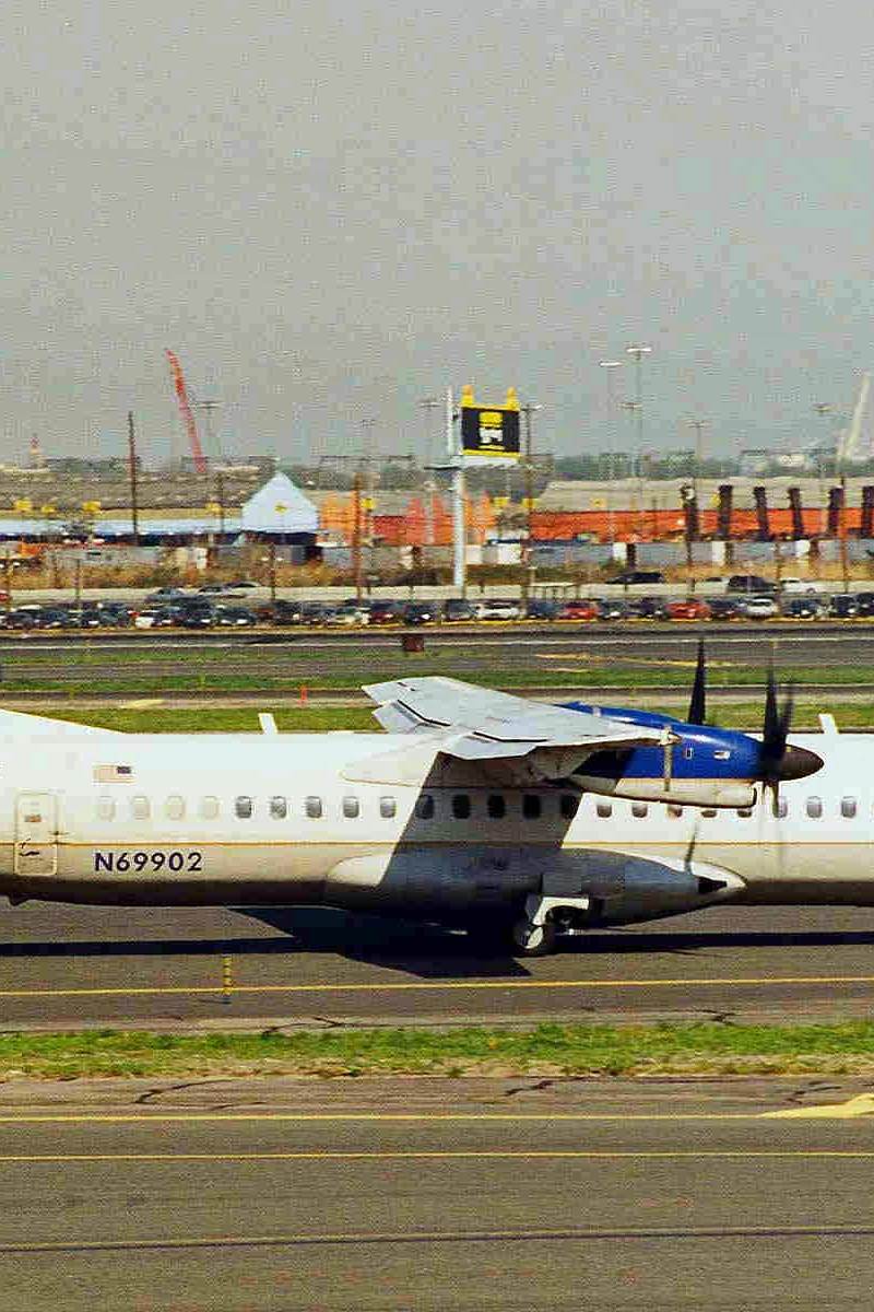 N69902 - Twin-engine aircraft