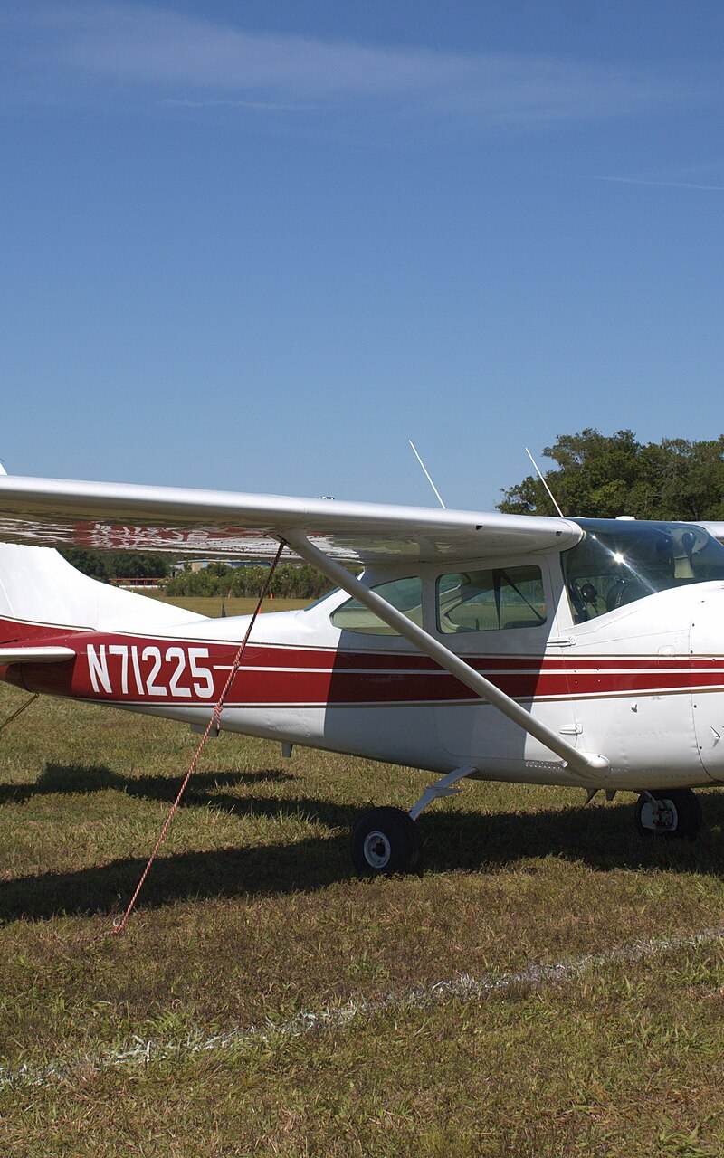 N71225 - Single-engine aircraft