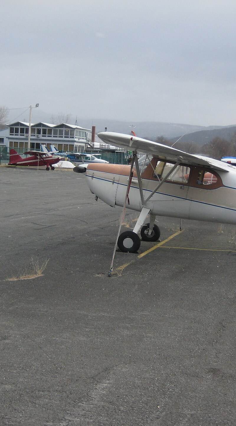 N72827 - Single-engine aircraft