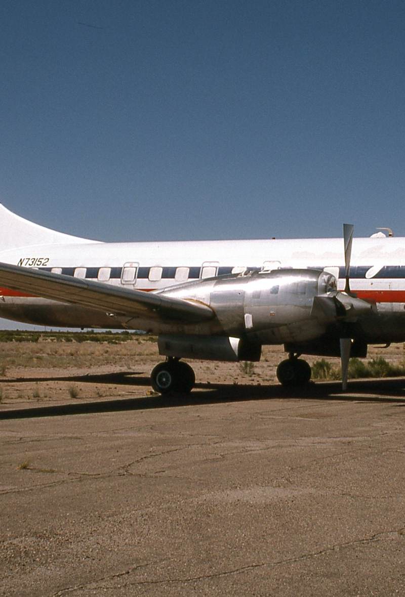 N73152 - Twin-engine aircraft