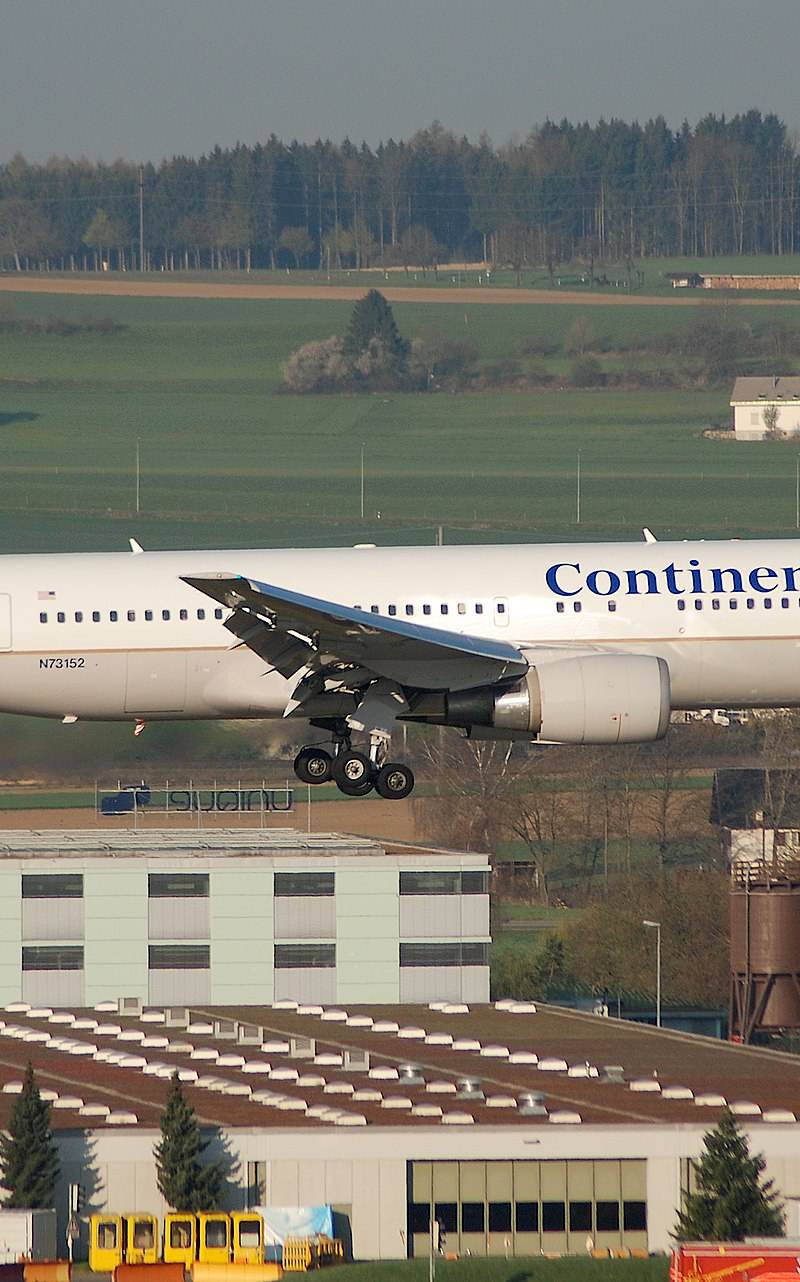 N73152 - Twin-engine aircraft