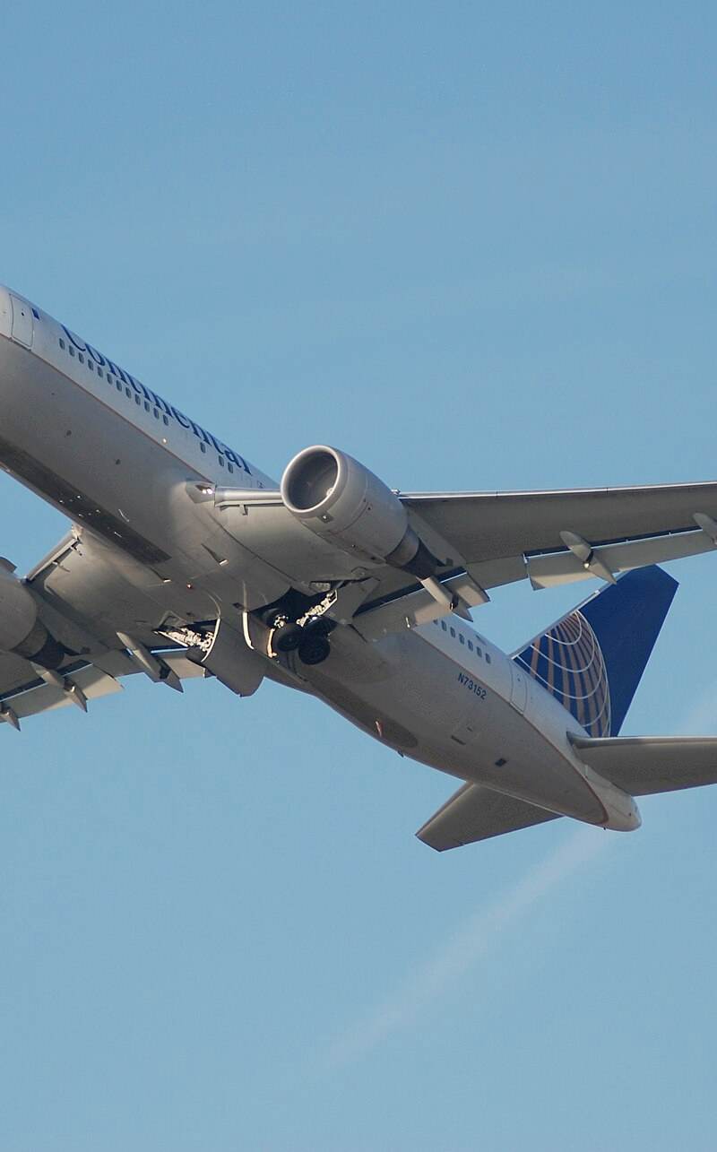 N73152 - Twin-engine aircraft