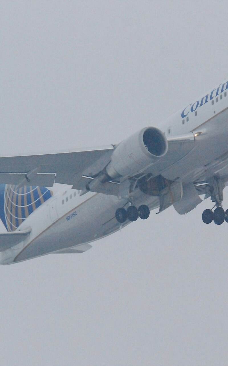 N73152 - Twin-engine aircraft