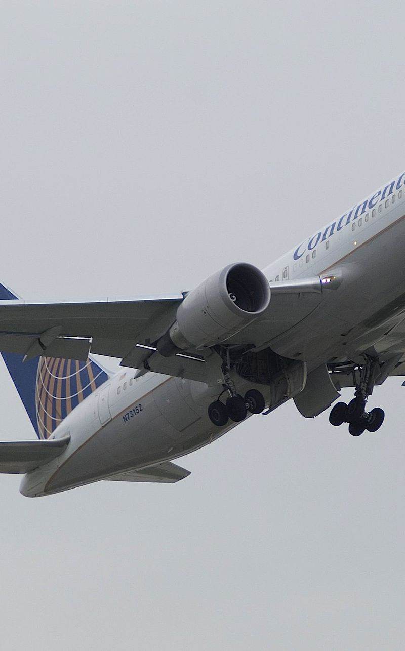 N73152 - Twin-engine aircraft