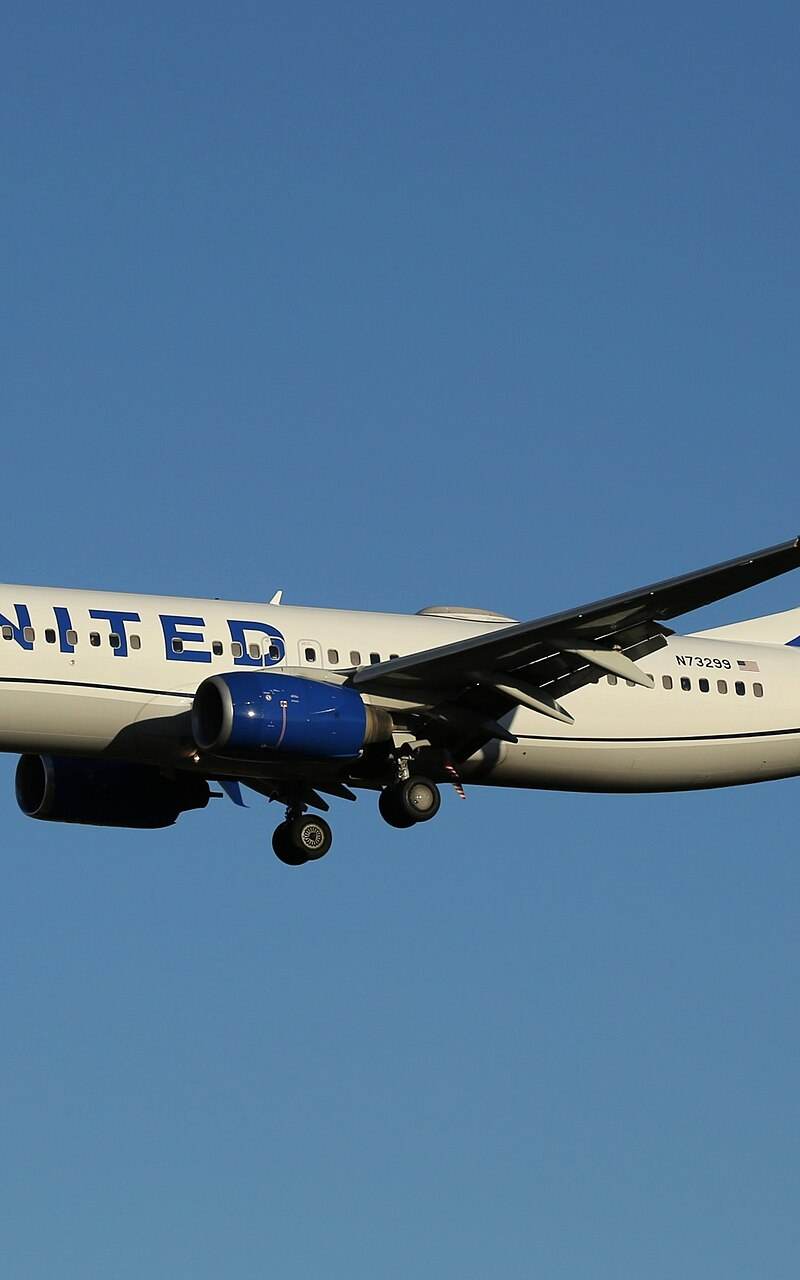 N73299 - Twin-engine aircraft