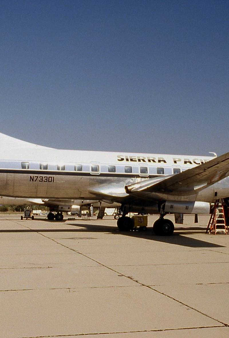 N73301 - Twin-engine aircraft