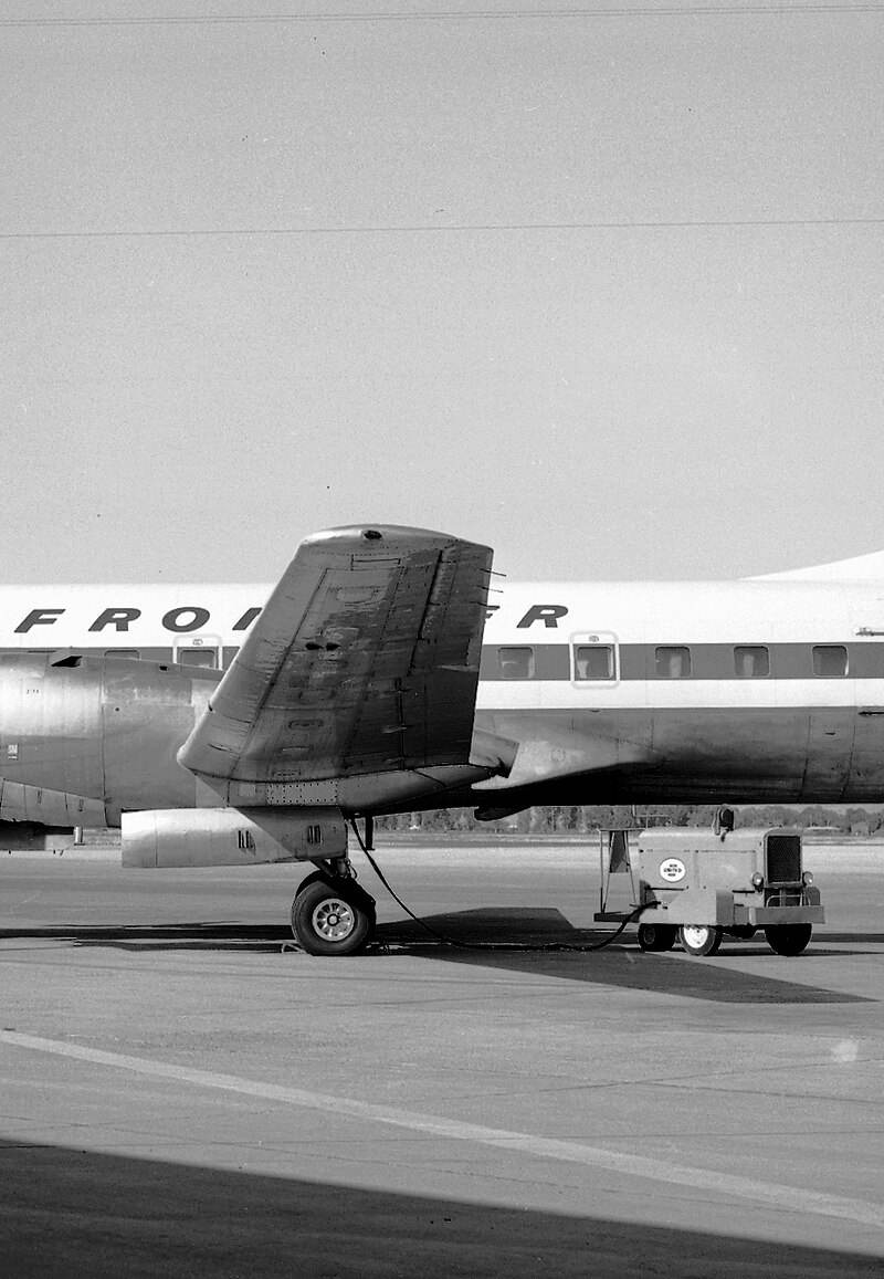 N73301 - Twin-engine aircraft