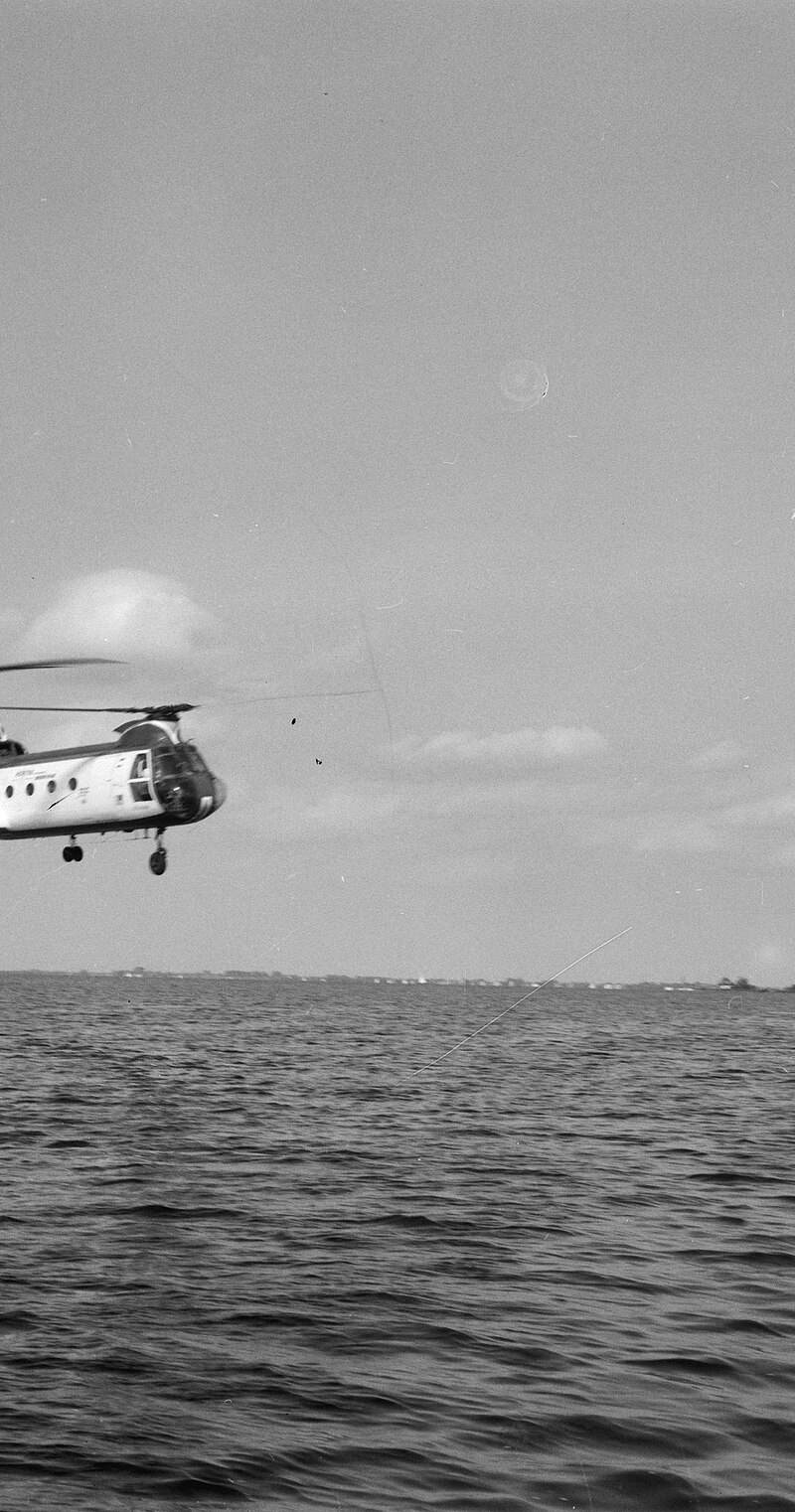 N74060 - Helicopter
