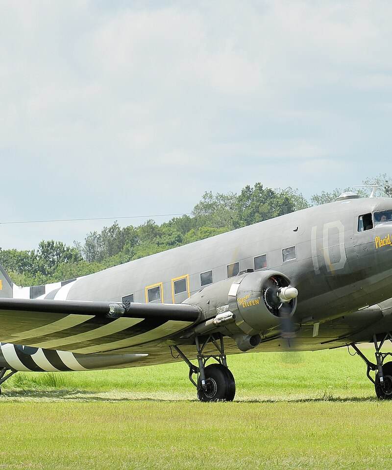  - Twin-engine aircraft