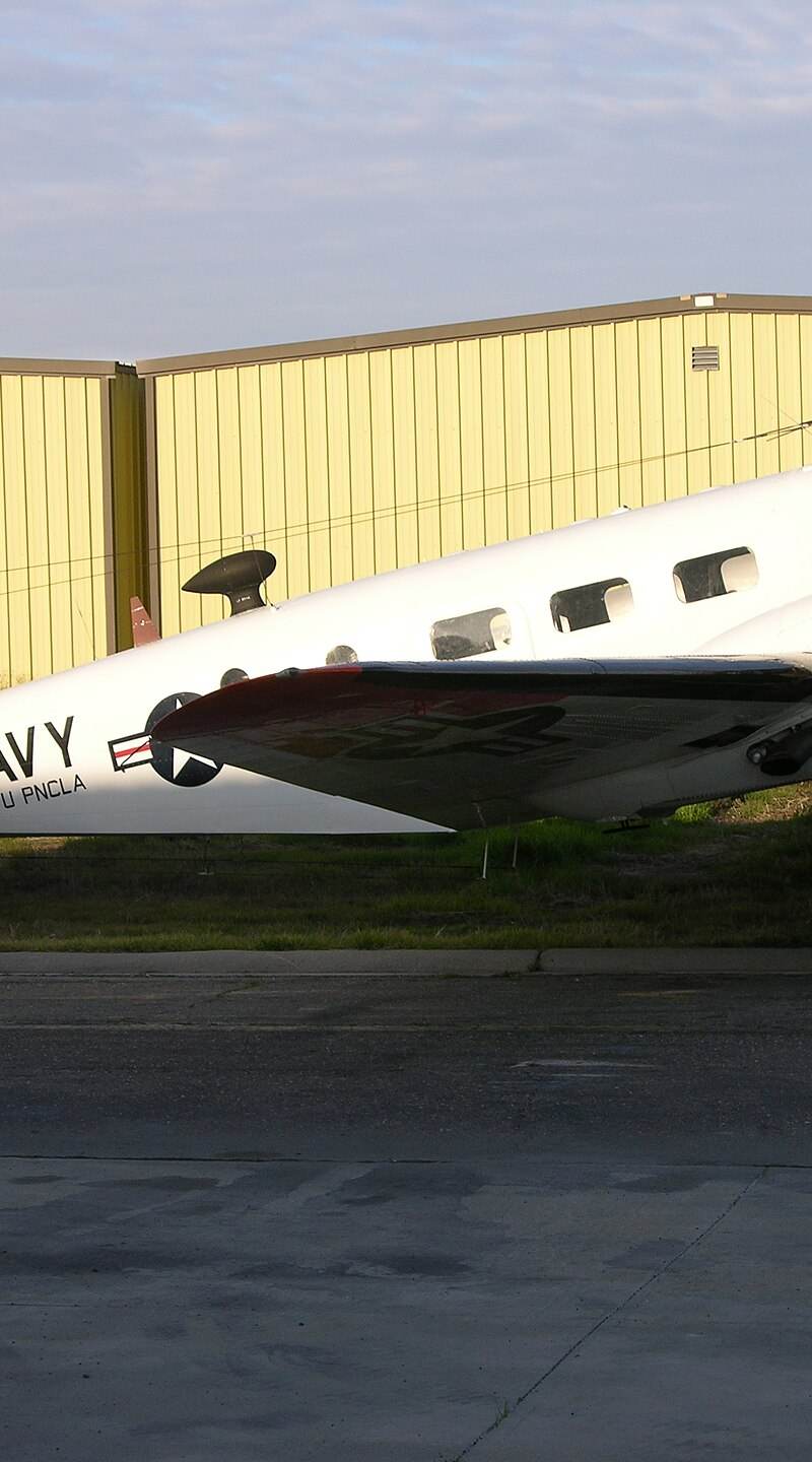 N75018 - Twin-engine aircraft