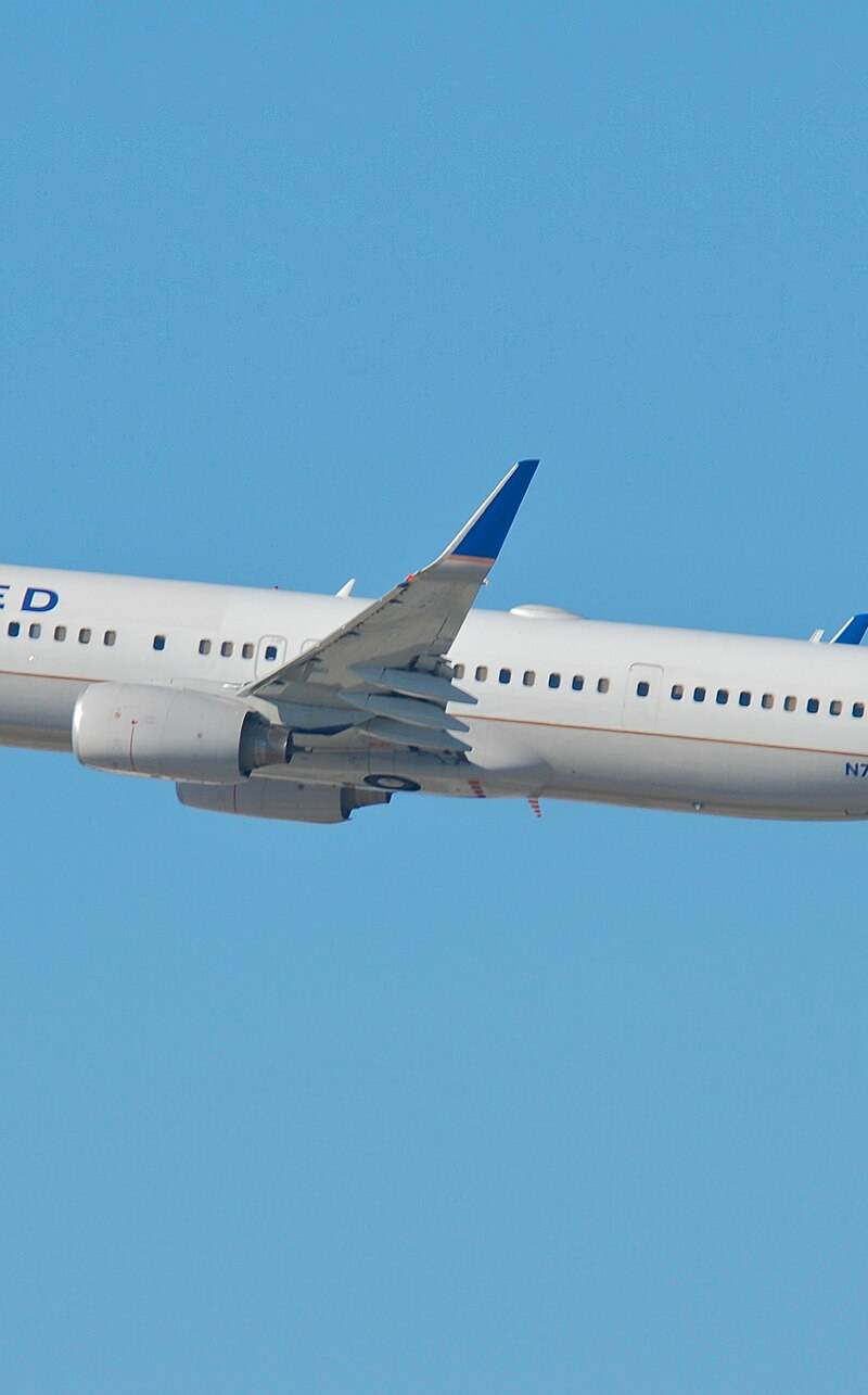 N75429 - Twin-engine aircraft