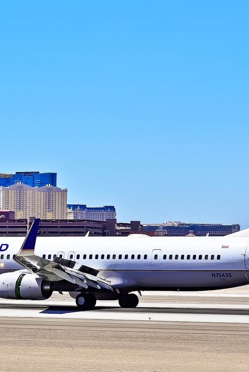 N75435 - Twin-engine aircraft