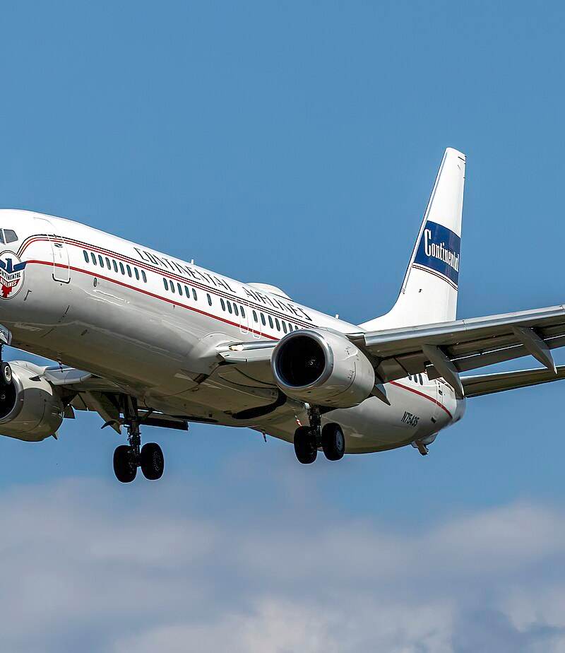N75435 - Twin-engine aircraft