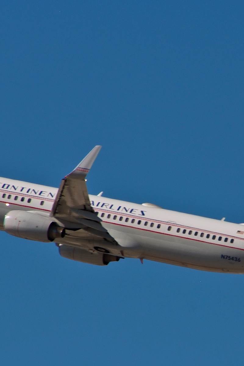N75436 - Twin-engine aircraft