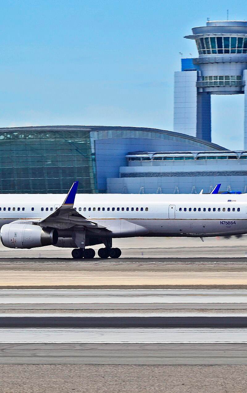 N75854 - Twin-engine aircraft