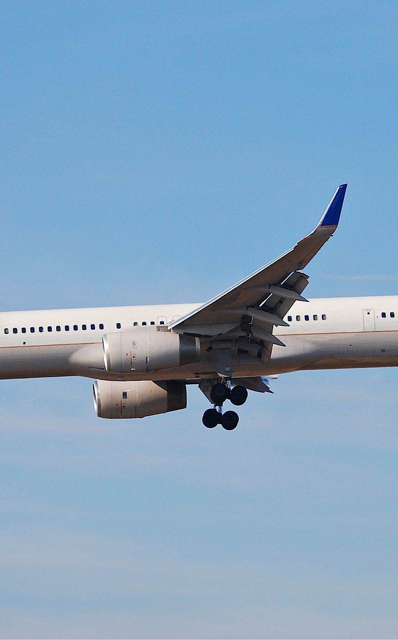 N75858 - Twin-engine aircraft