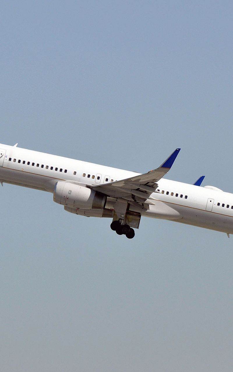 N75861 - Twin-engine aircraft