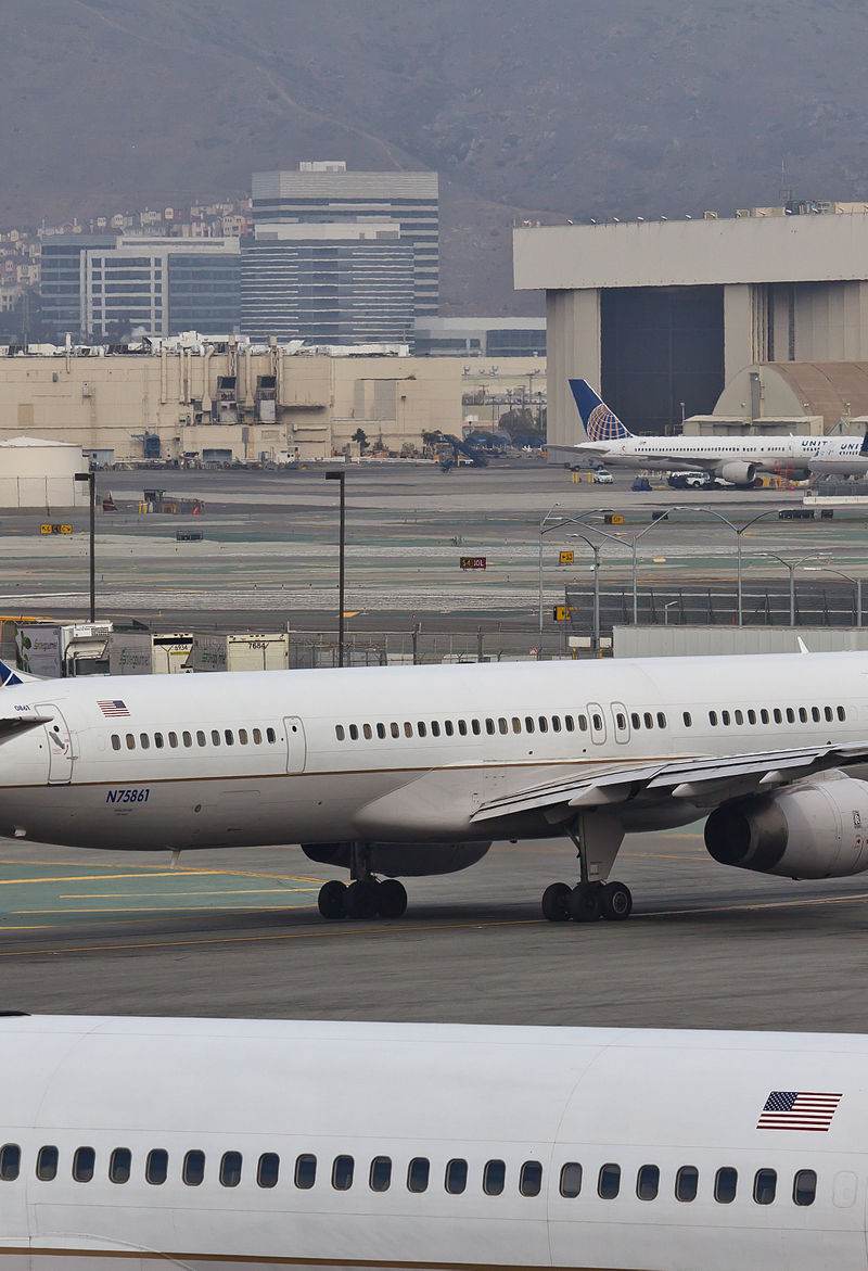 N75861 - Twin-engine aircraft