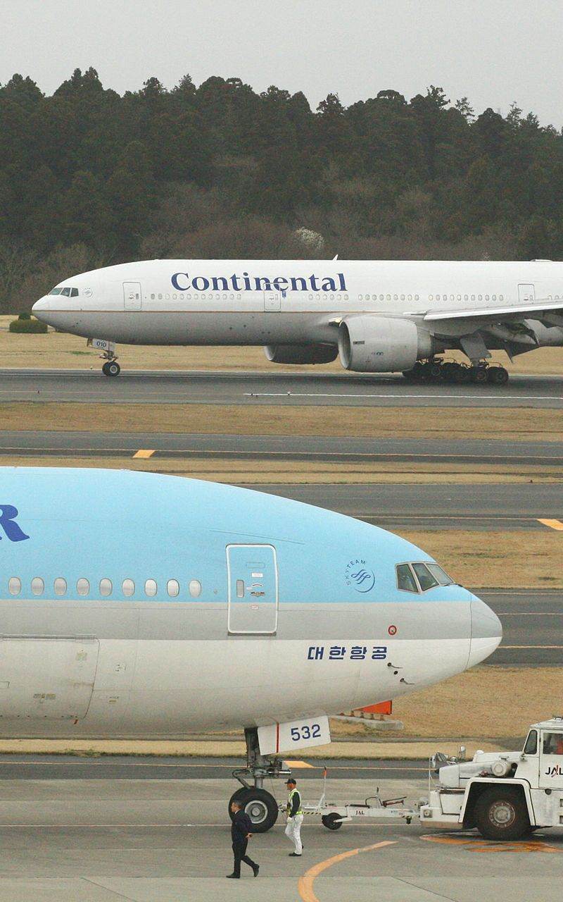 N76010 - Twin-engine aircraft