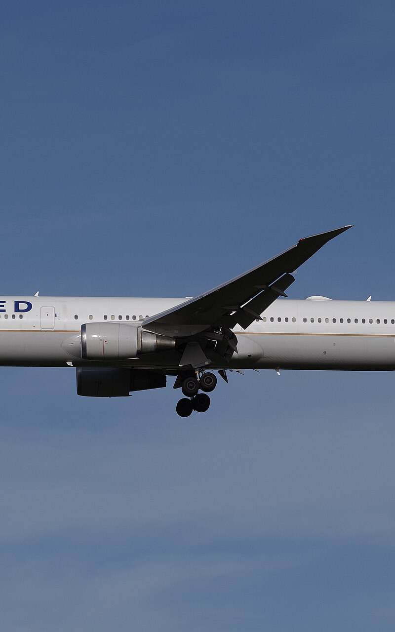 N76054 - Twin-engine aircraft