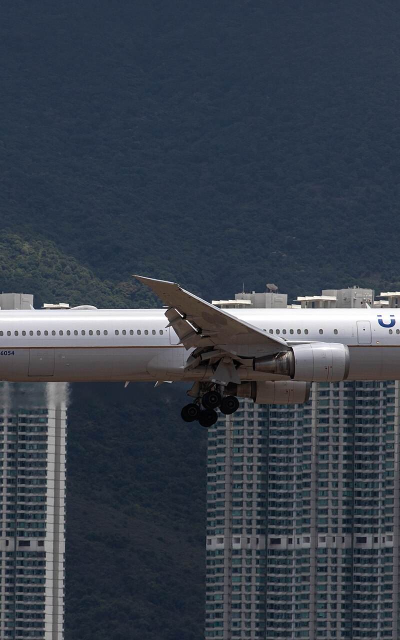 N76054 - Twin-engine aircraft