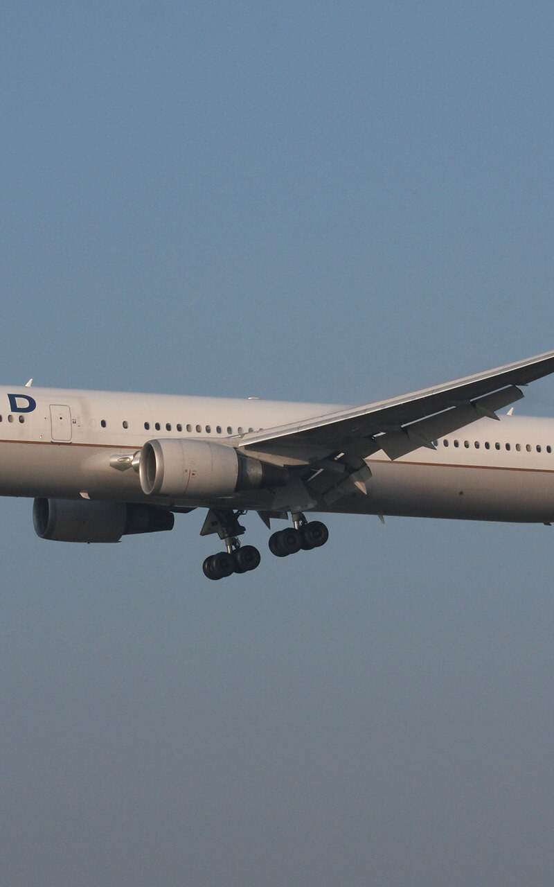 N76054 - Twin-engine aircraft