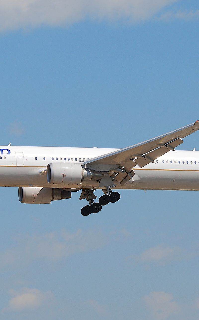 N76054 - Twin-engine aircraft