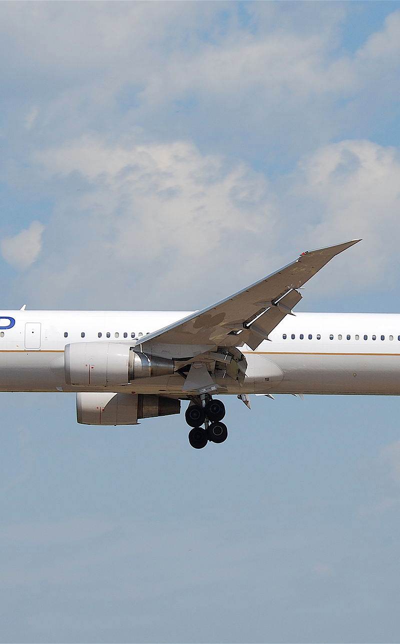 N76054 - Twin-engine aircraft