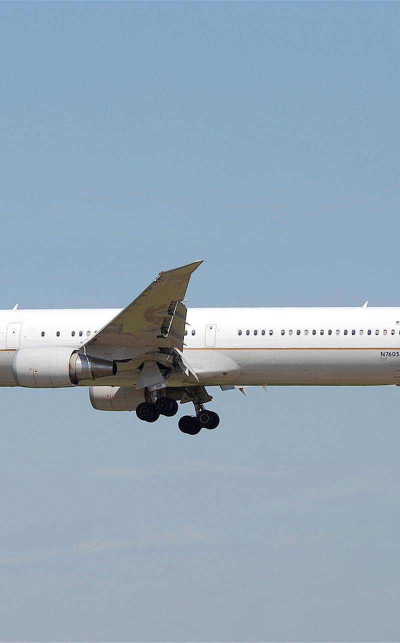 N76054 - Twin-engine aircraft