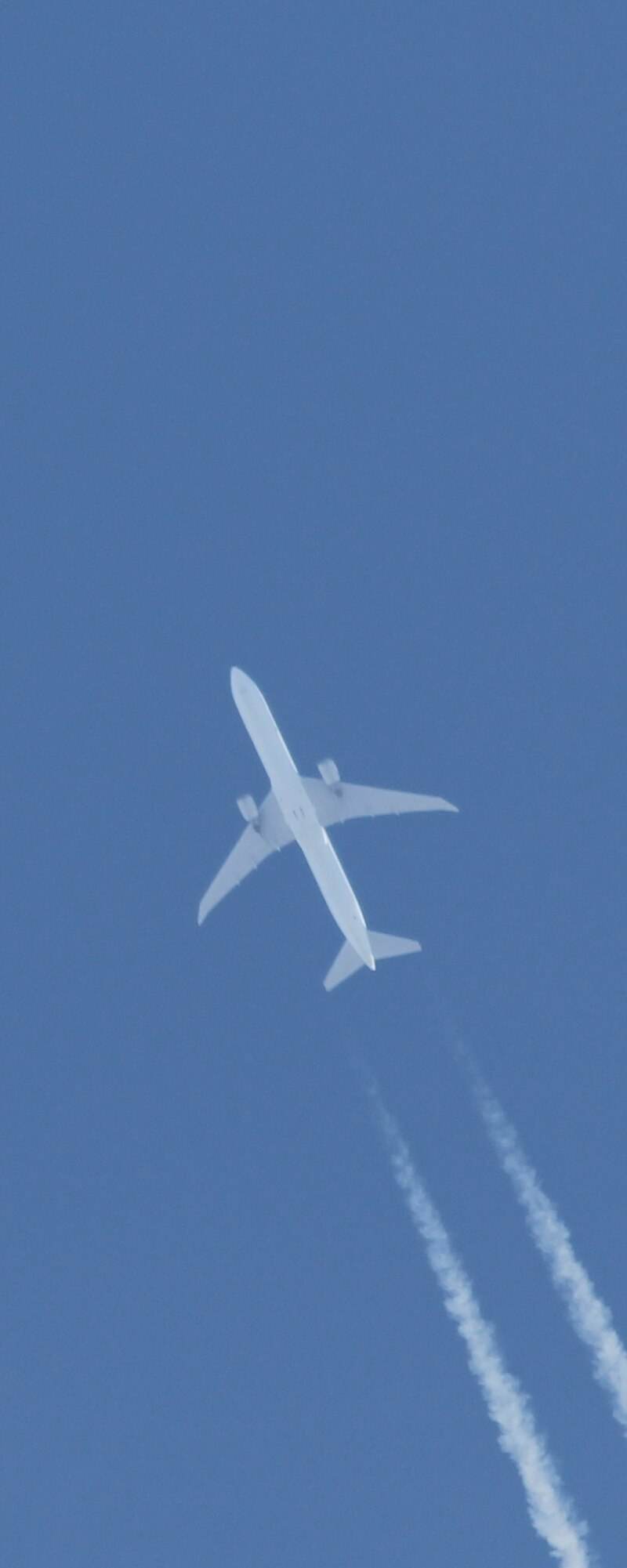N76055 - Twin-engine aircraft
