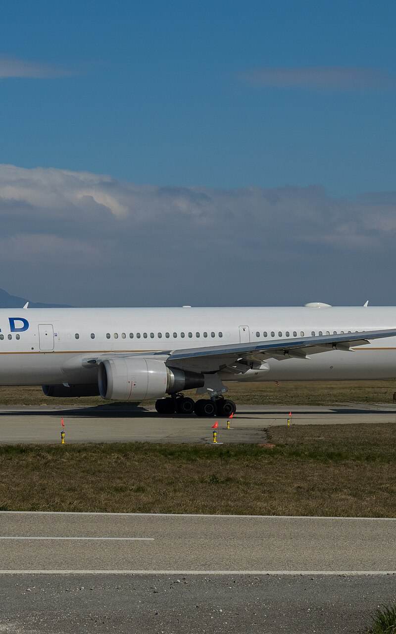 N76062 - Twin-engine aircraft