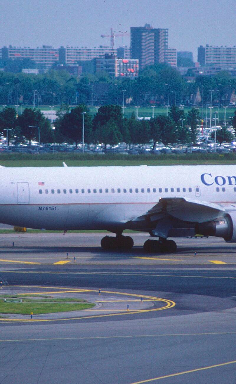 N76151 - Twin-engine aircraft