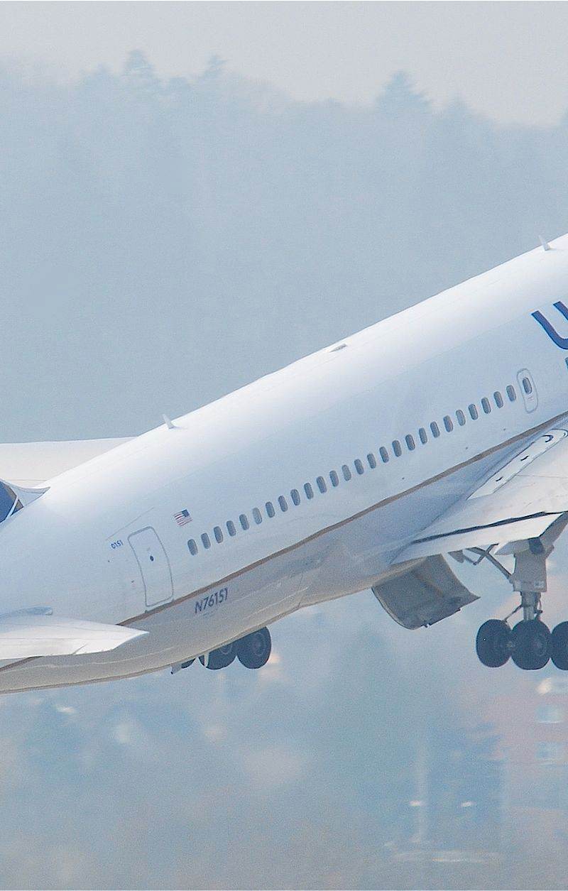 N76151 - Twin-engine aircraft