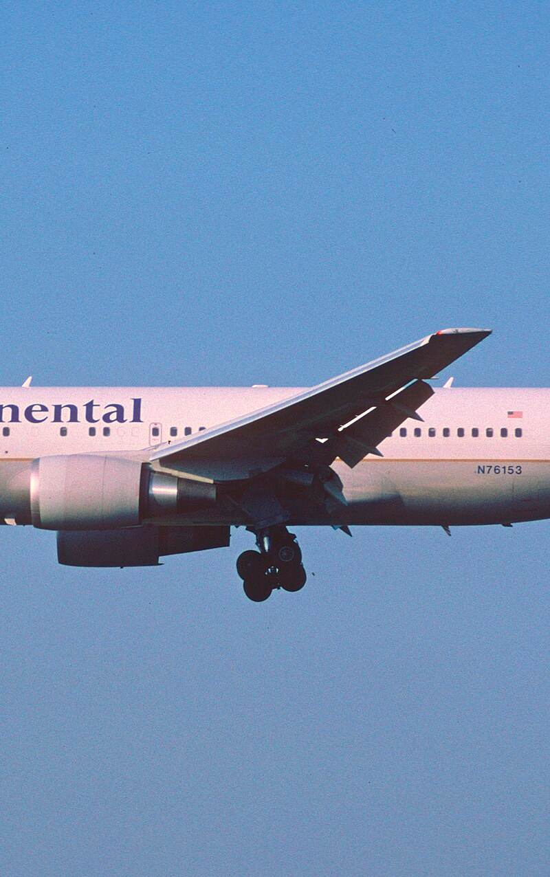 N76153 - Twin-engine aircraft